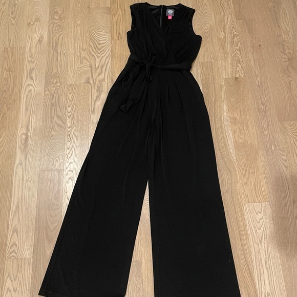SOLD Vince Camuto Belted Crepe Jumpsuit/Pantsuit XS - Picture 7 of 7